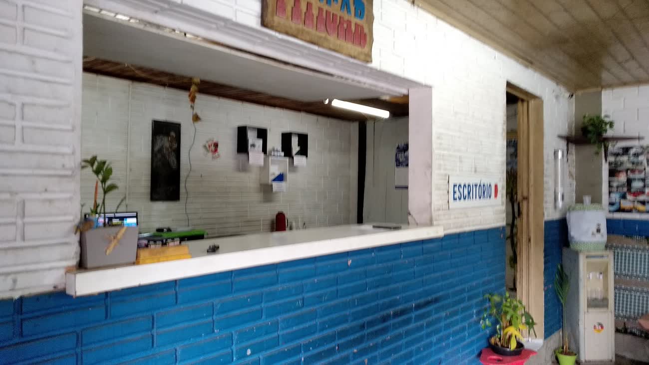 Balcão de atendimento e escritório da oficina